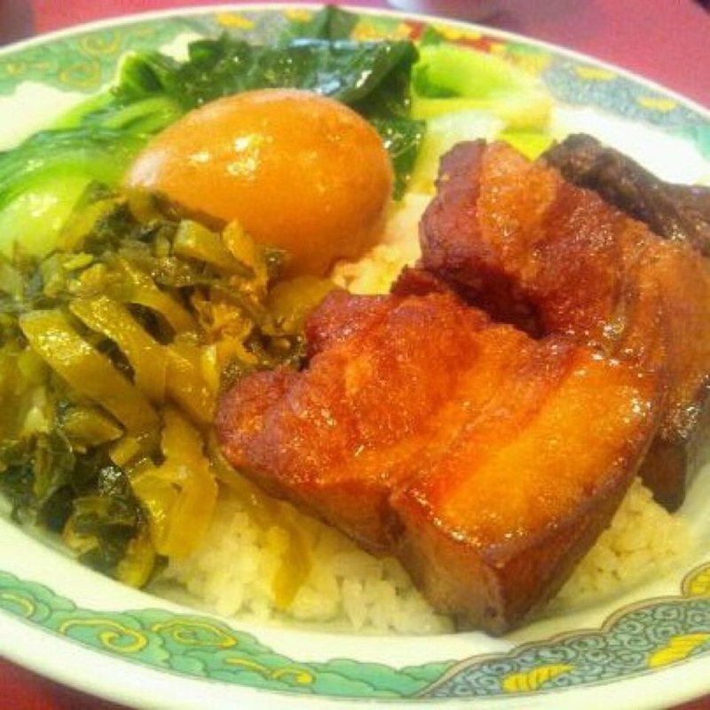 扣肉飯(舞台角煮飯)(劉の店 （リュウノミセ）)