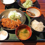 ヒレカツ定食（200g）(とんかつ・うどんのさぬき屋 )