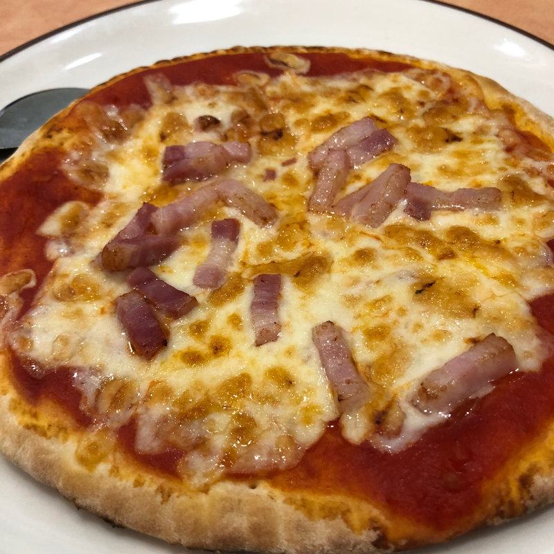 パンチェッタのピザ(サイゼリヤ アリオ鳳店)
