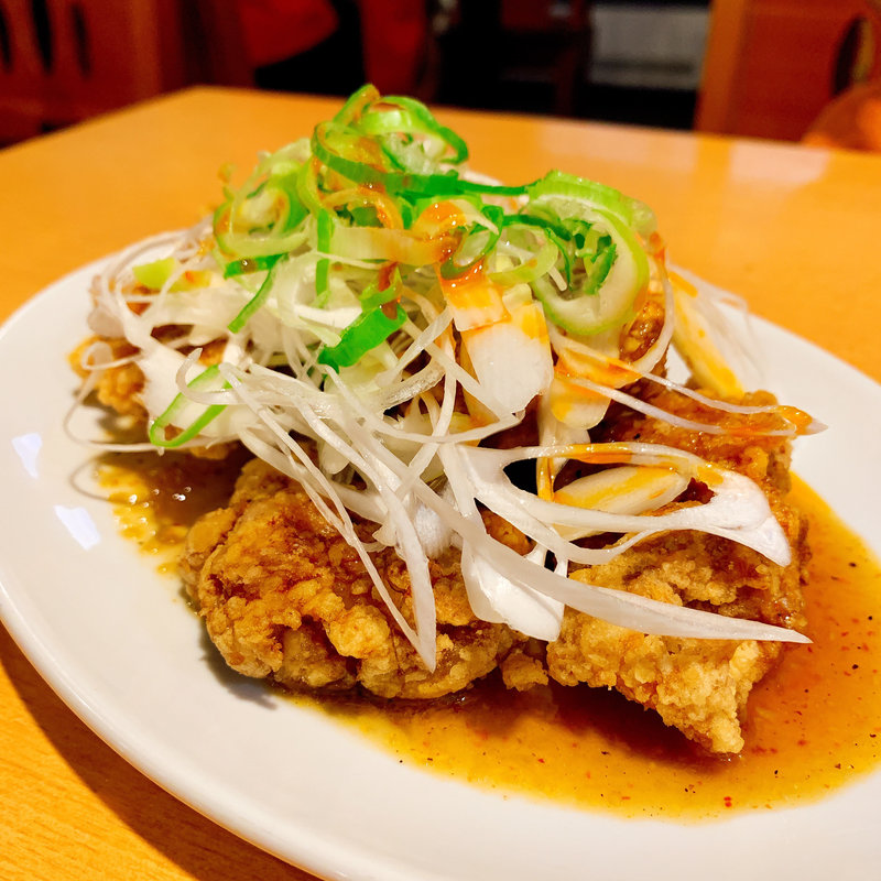 揚げ鶏のピリ辛ソースがけ(とらの子 )