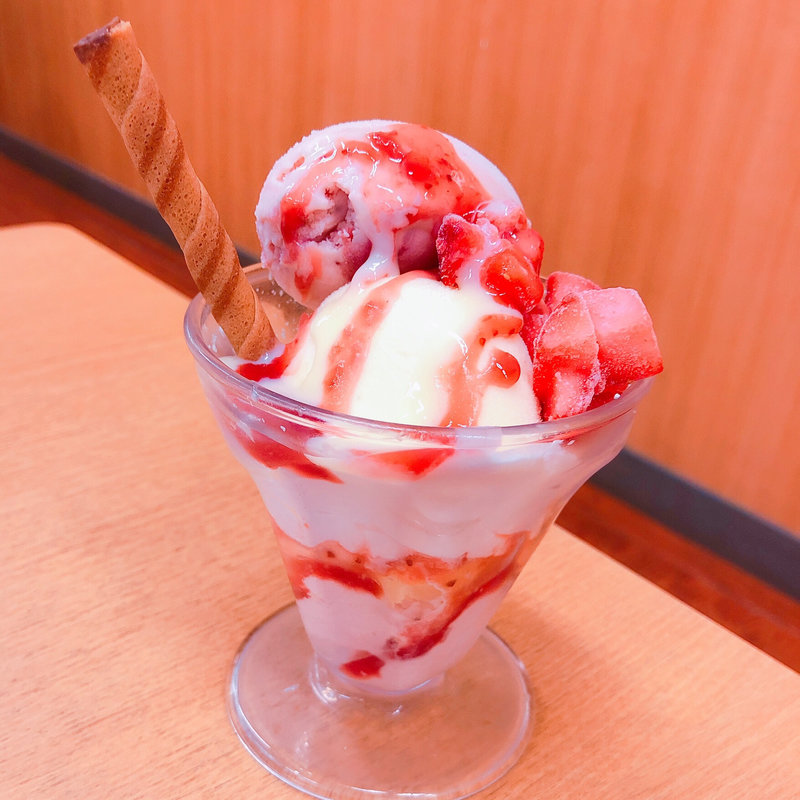 練乳いちごパフェ(スシロー 伊川谷店)