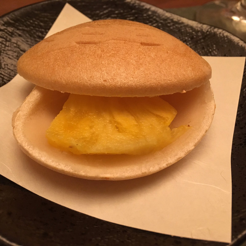 蛤最中(桑名産天然蛤料理 貝新商店 （クワナサンテンネンハマグリリョウリ カイシンショウテン）)