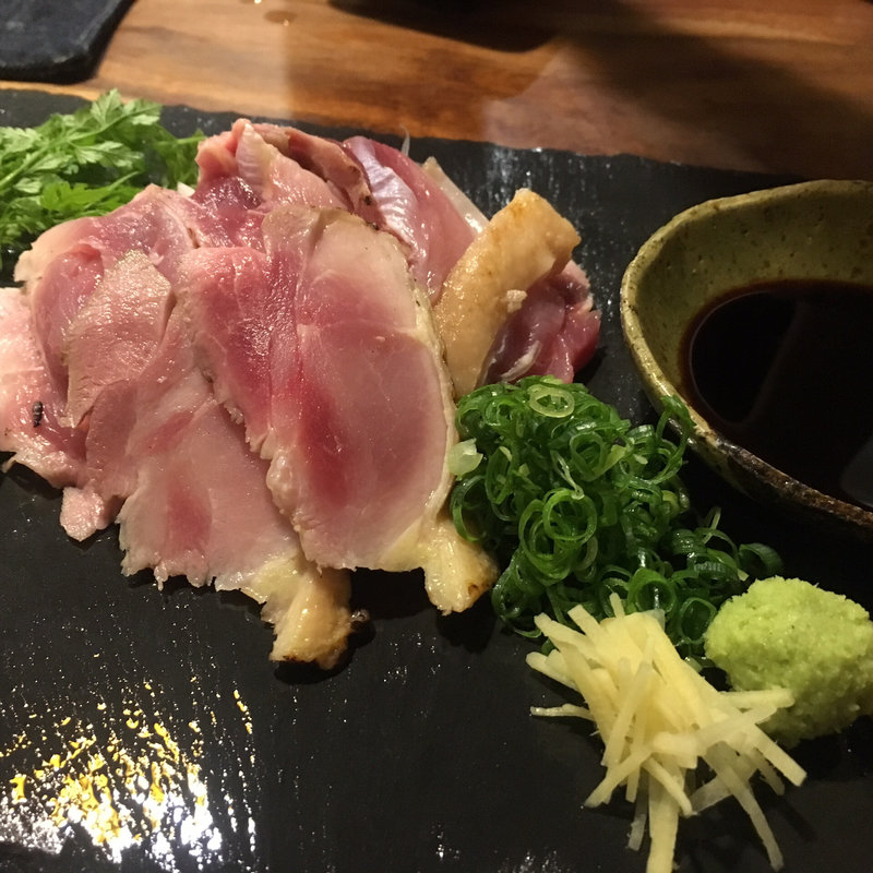 地鶏のたたき(居酒屋 九回裏)
