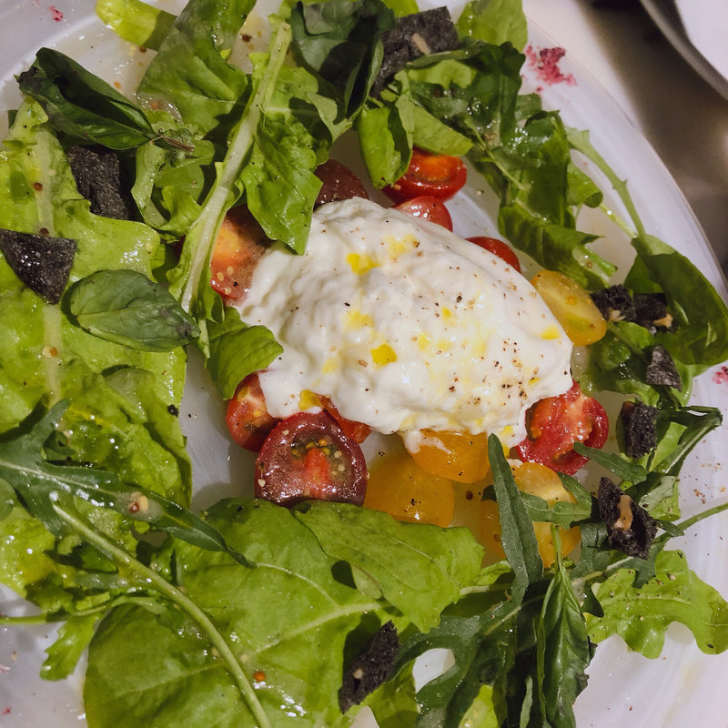 長野ベリーファームのカラフルトマトとブラータチーズのカプレーゼ(AW55 アトレ品川店)