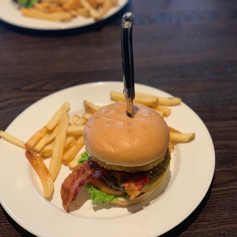 見掛け倒しハンバーガー(beach house at the moana)