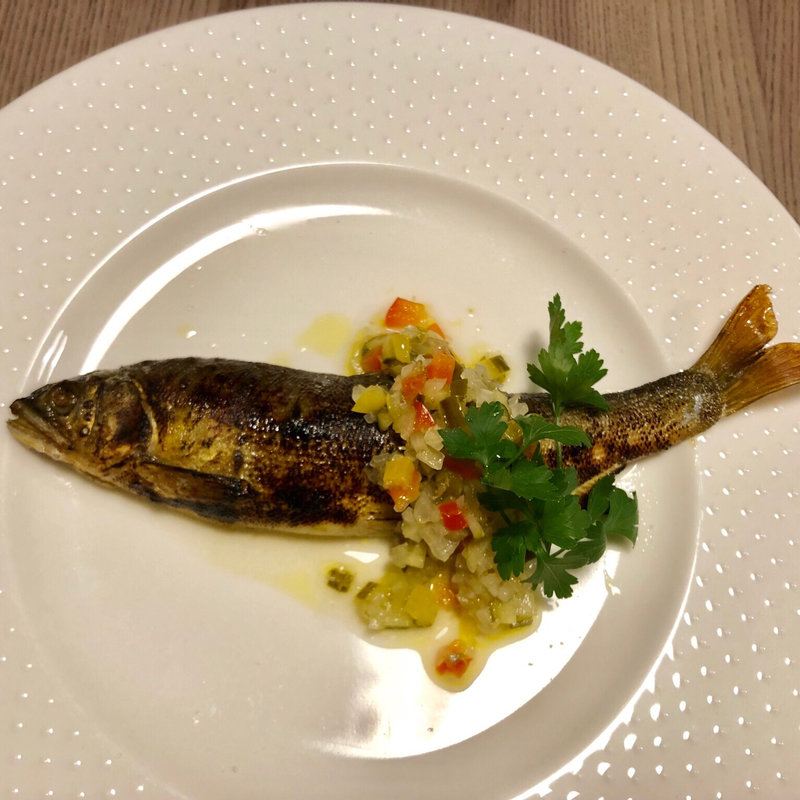 高知県産アユのコンフィ ラビッゴットソース(トラットリア クロウド)