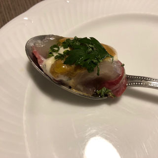 生ウニとシマアジの小前菜(トラットリア クロウド)