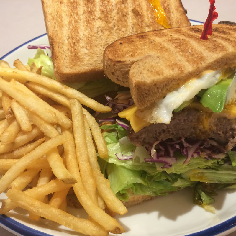 クラシックバーガー(モケス ブレッドアンドブレックファースト 中目黒店 （Moke's Bread & Breakfast）)