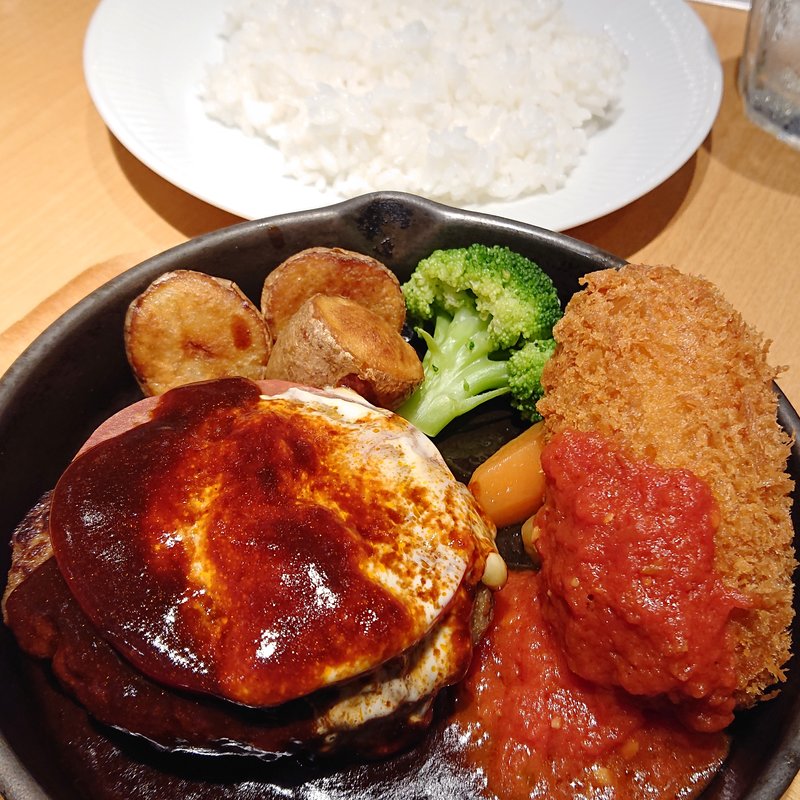 ハンバーグステーキ＆カニクリームコロッケ(ヱビスバー YEBISU BAR 川崎アゼリア店)
