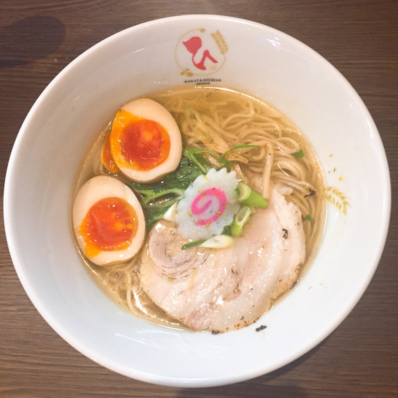 白醤油らーめん(味玉付き)(小麦と大豆 自家製麺 麺や ひなた)