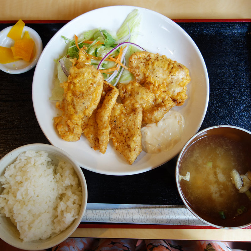 唐揚げ定食(レストラン衣笠)