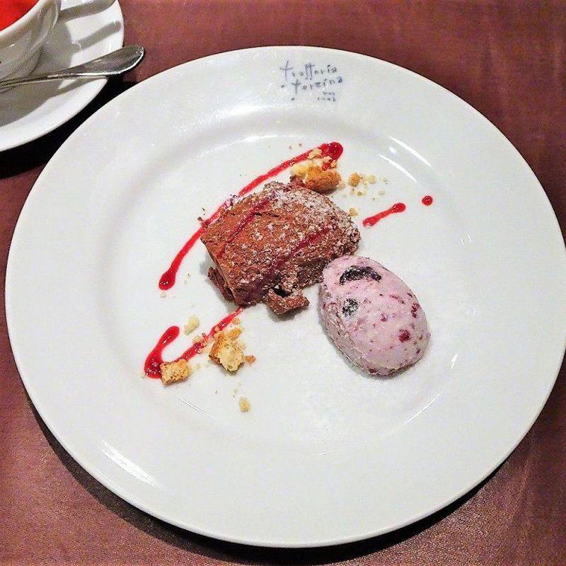 チョコレートのムースとベリーのジェラート(テルツィーナ)