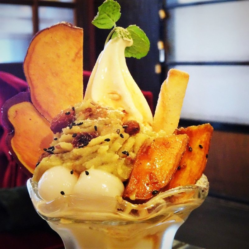 さつまいもモンブランのパフェ(パーラートモミ)