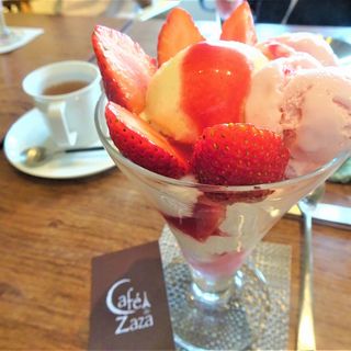 苺パフェ(Cafe de Zaza)