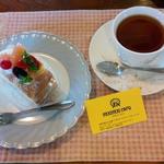 桃のロールケーキ(モグモグカフェ)