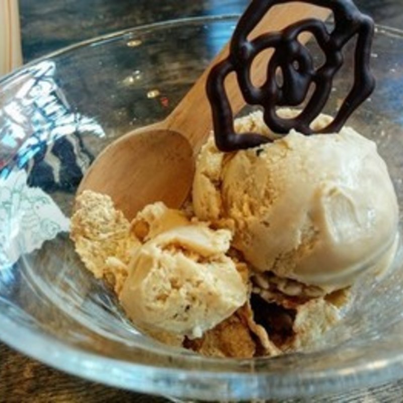 メープルナッツのアイスクリーム(ニーウンペツガラス美術研究所)