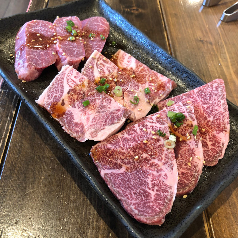 黒毛和牛おまかせ3種盛り(焼肉 座牛)