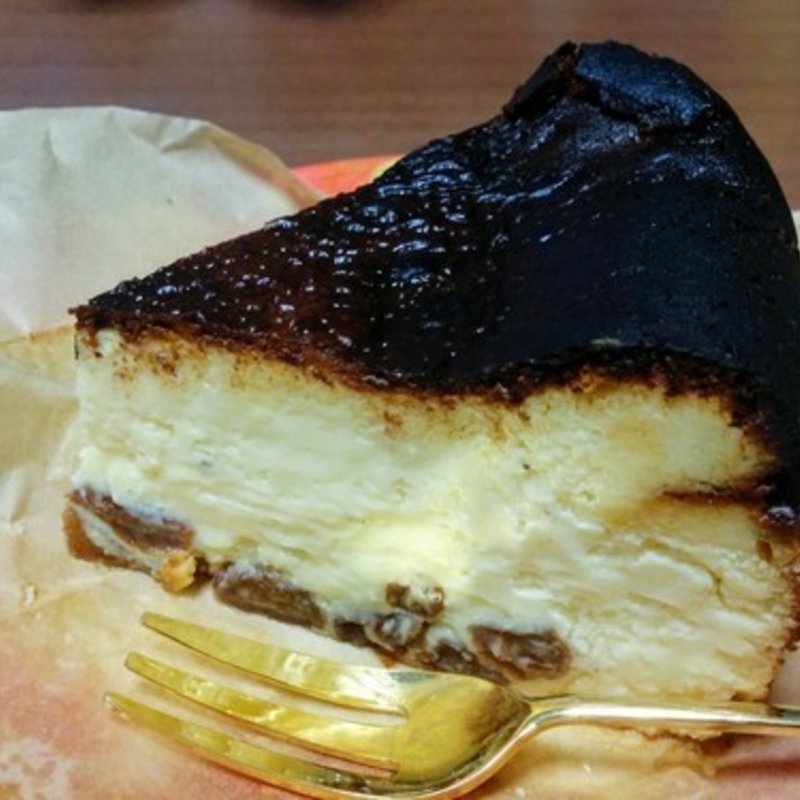 酒粕ブルーチーズとラムレーズンチーズケーキ(ベイクドマフ)