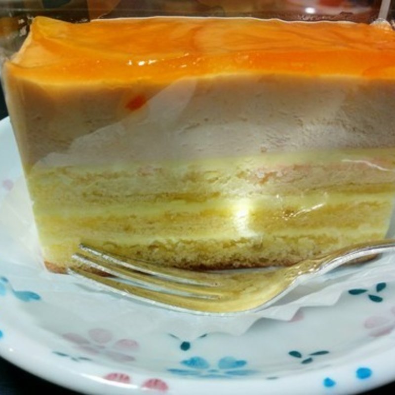 パッションフルーツとオレンジのケーキ(ビストロ・プティット・レジョン)