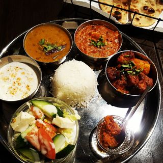 インドのターリーセット(インド料理ムンバイ四谷店 + The India Tea House)
