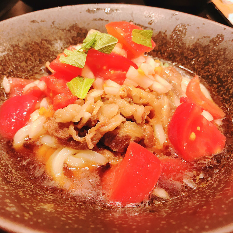 トマトたっぷり牛肉ぶっかけうどん(山下本気うどん 渋谷並木橋)