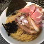 煮干しチャーシューらぁ麺(ラーメン 赤青 ムラサキ （RAMEN 赤青 MURASAKI）)
