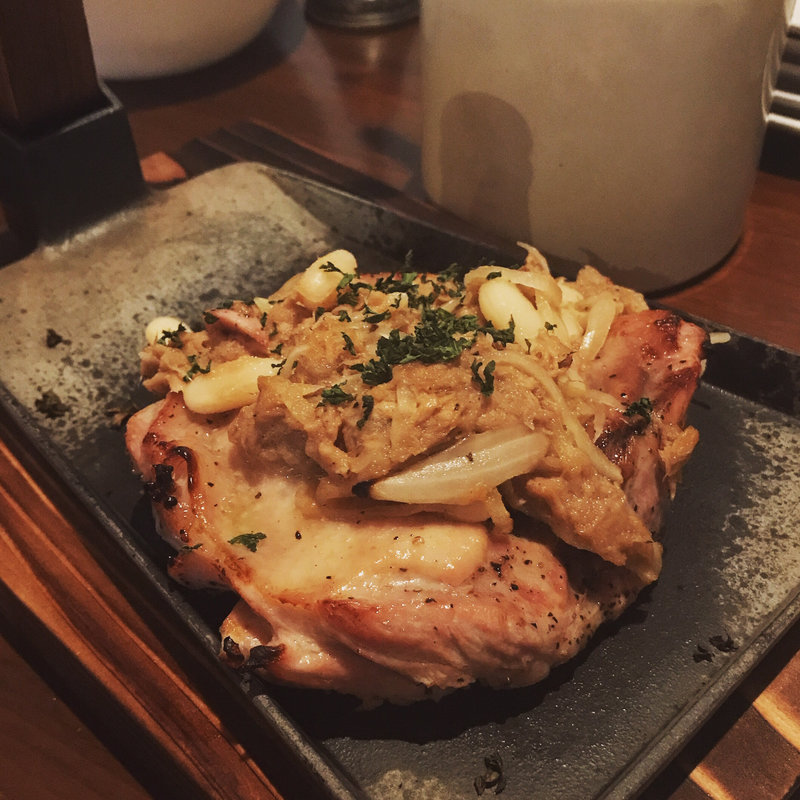 塩麹で漬けた若鶏のレモンハーブグリル(大衆ビストロ　瓦屋ROOT)