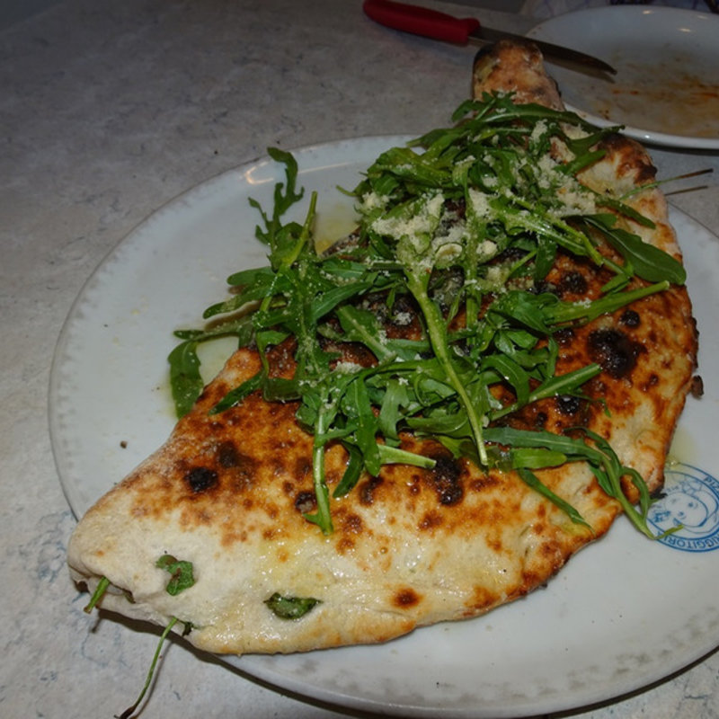 カルツォーネ(Pizzeria e Trattoria da ISA)