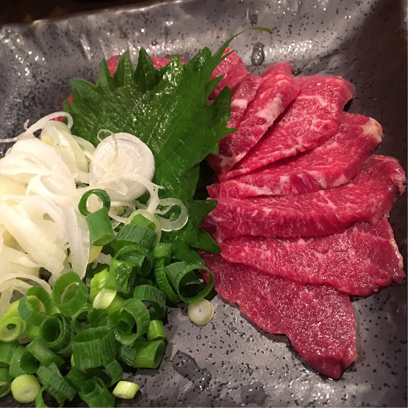 馬刺し(もつ専門店 彩)