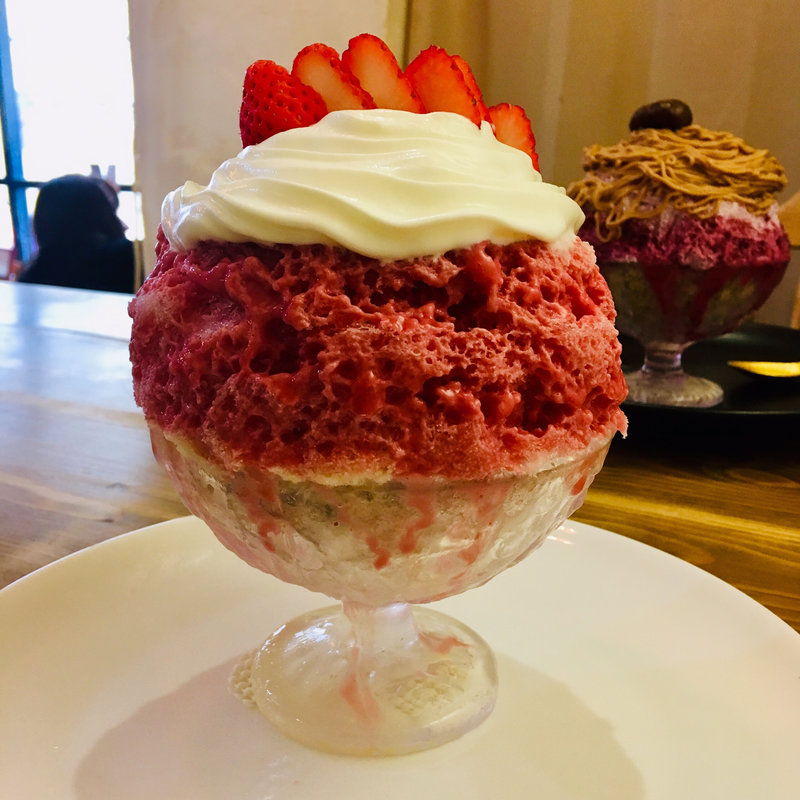 苺ミルクキャラメルショコラ氷(かき氷研究所)