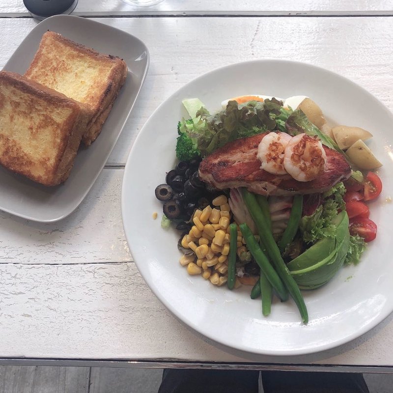 8種の野菜と豚コンフィのギャザリングサラダ　オニオンドレッシング(マーサーブランチ ギンザテラス)