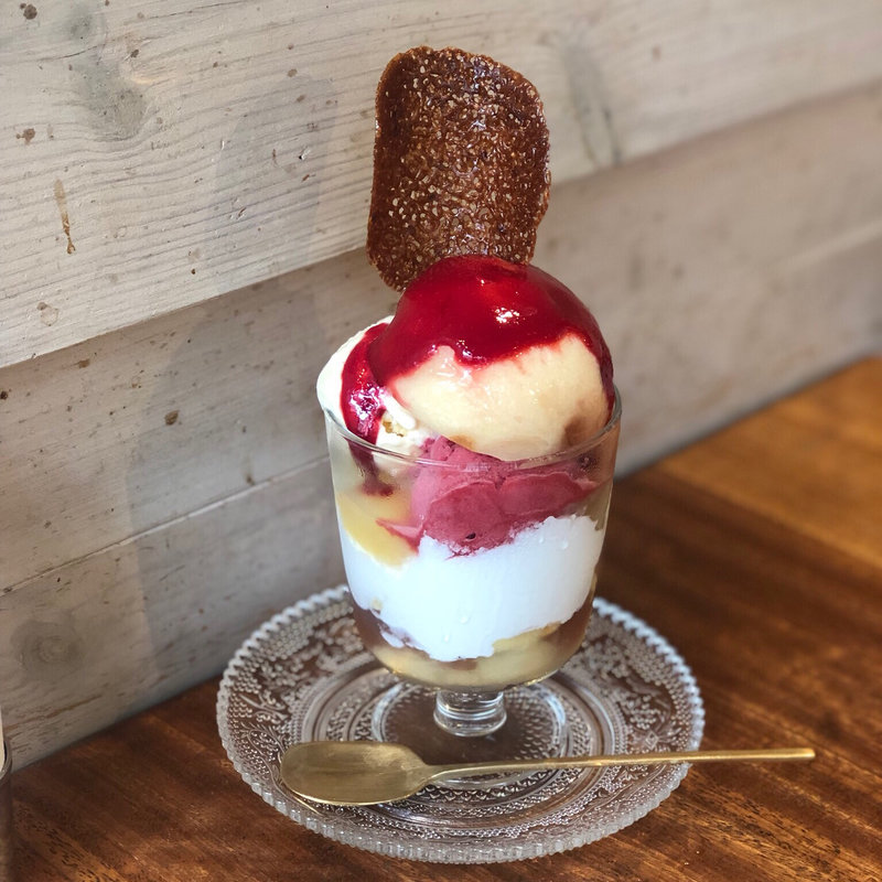 桃のパフェ(ハーミットグリーンカフェ)