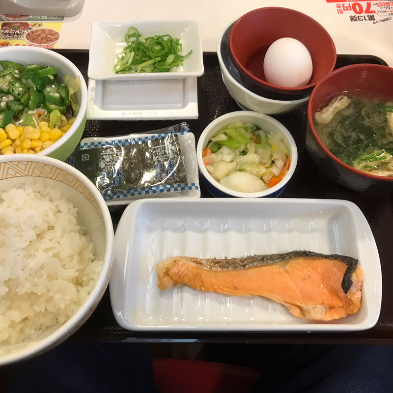 鮭・納豆定食 味噌汁変更、オクラサラダ(すき家 狭山富士見店 )