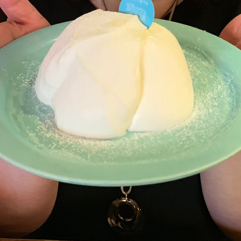 ミルキークリームとシフォンケーキ(生クリーム専門店ミルク)