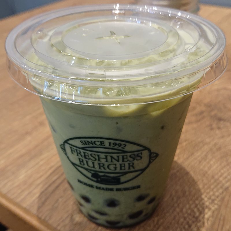 タピオカ ジャスミン緑茶ミルクティー(フレッシュネスバーガー新川崎スクエア)