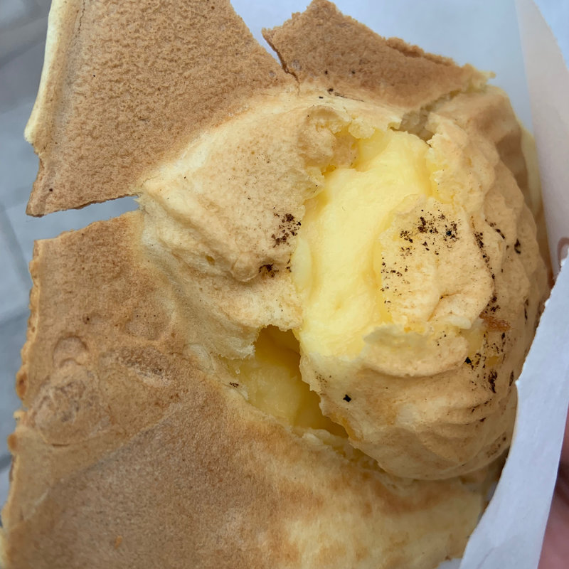 羽根付きたい焼き カスタードクリーム(たいやき神田達磨 神田小川町本店)