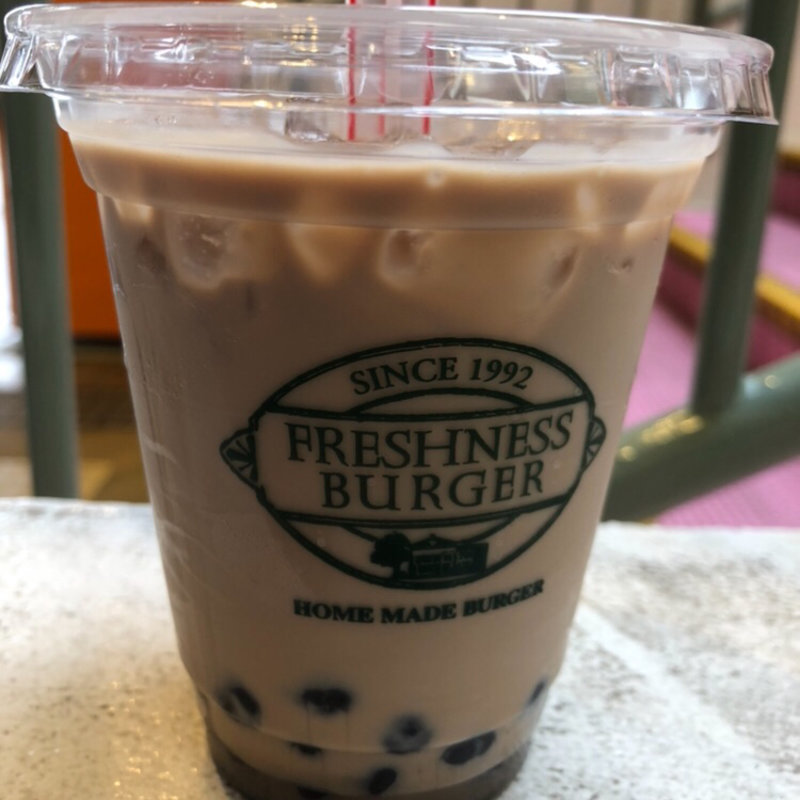 タピオカ黒ウーロンミルクティー(フレッシュネスバーガービナウォーク海老名)