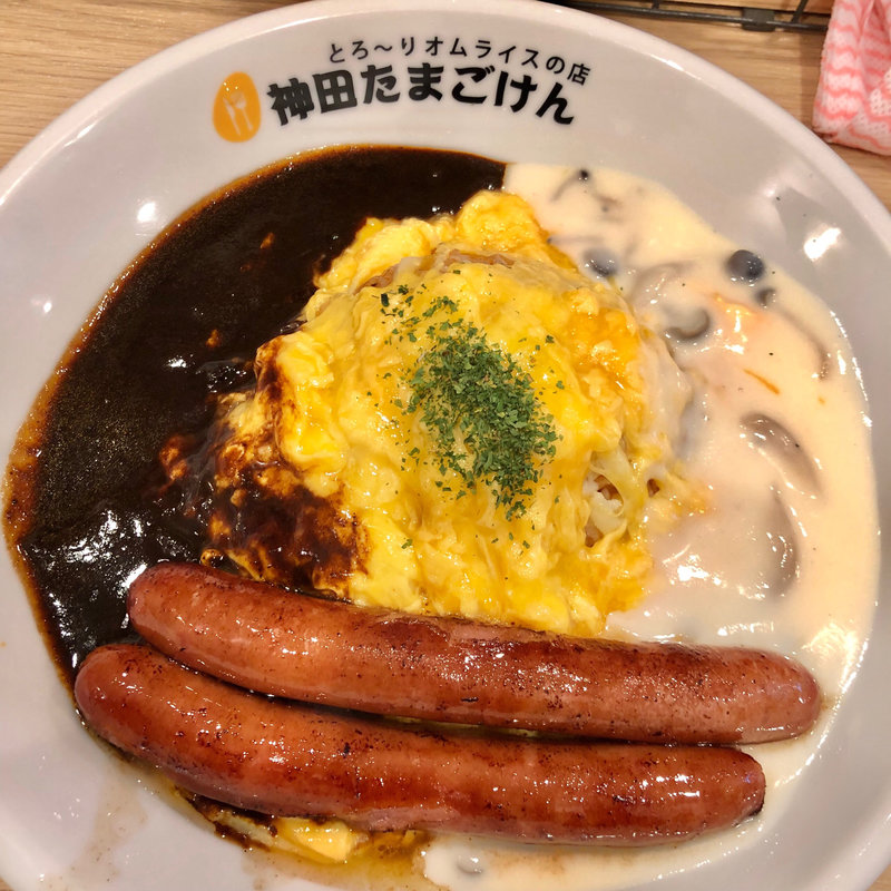 ハッシュドビーフとキノコのホワイトソース チーズオムライス(神田たまご軒)