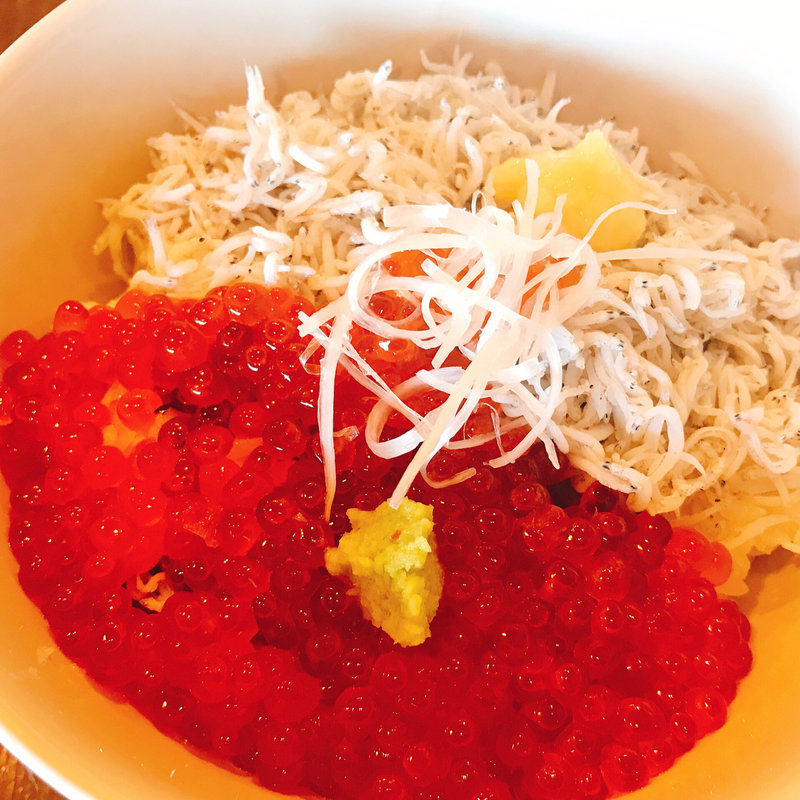いくらと釜揚げシラス丼(港食堂 )