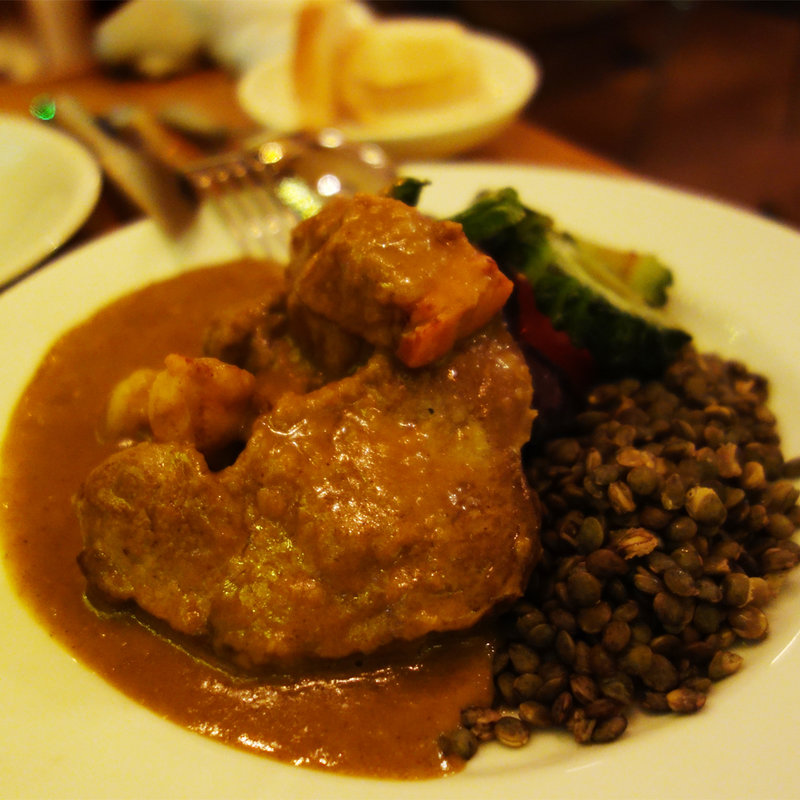 豚肩ロース肉のロースト ココナッツカレーソース(今泉一丁目 rakuda)