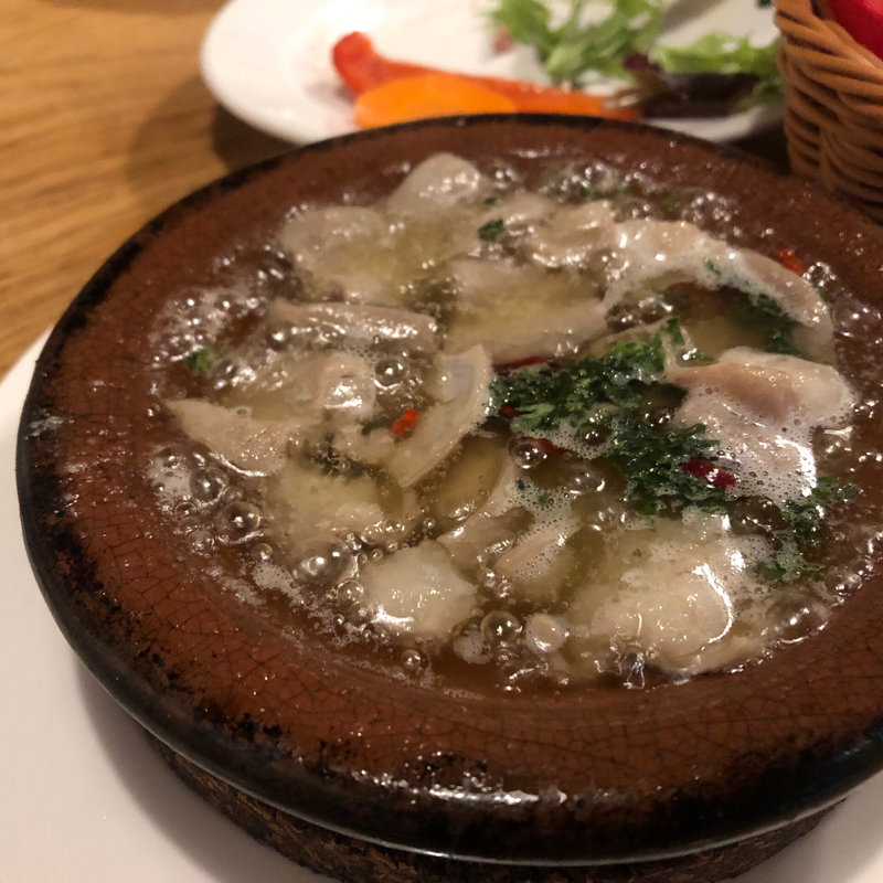 モツのアヒージョ(ビストロソングラム新橋店)