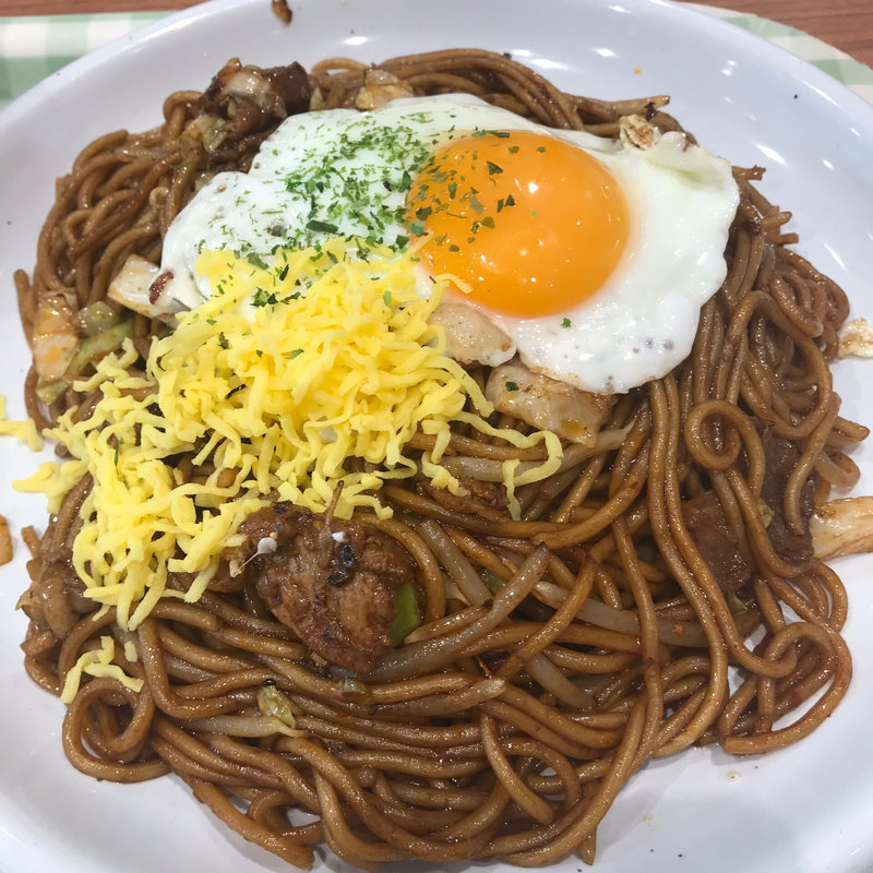 目玉焼きそば 大盛り(モテナス （【旧店名】スナックコーナー玉名亭）)