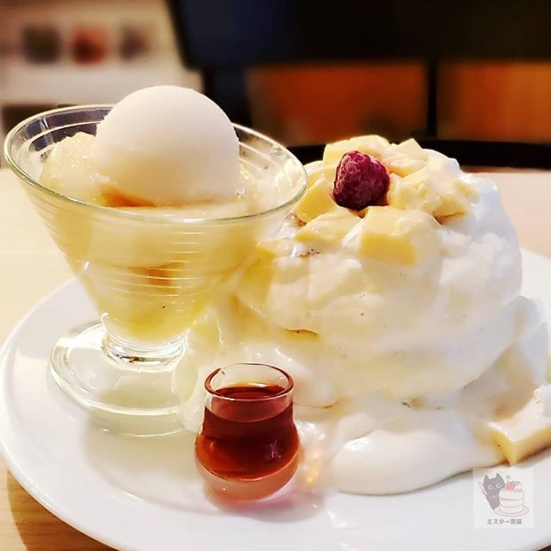 7月限定パンケーキプリンと桃子(茶香 （チャカ）)