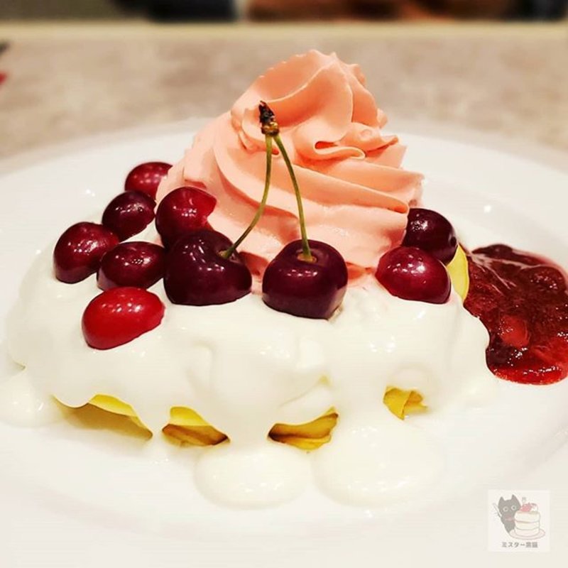 旬さくらんぼのVAVAパンケーキ(パンケーキ cafe VAVA 日本橋)