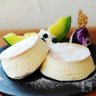 メロンとベリーのパンケーキ(菓ふぇ ムラカミ （菓ふぇ MURAKAMI）)
