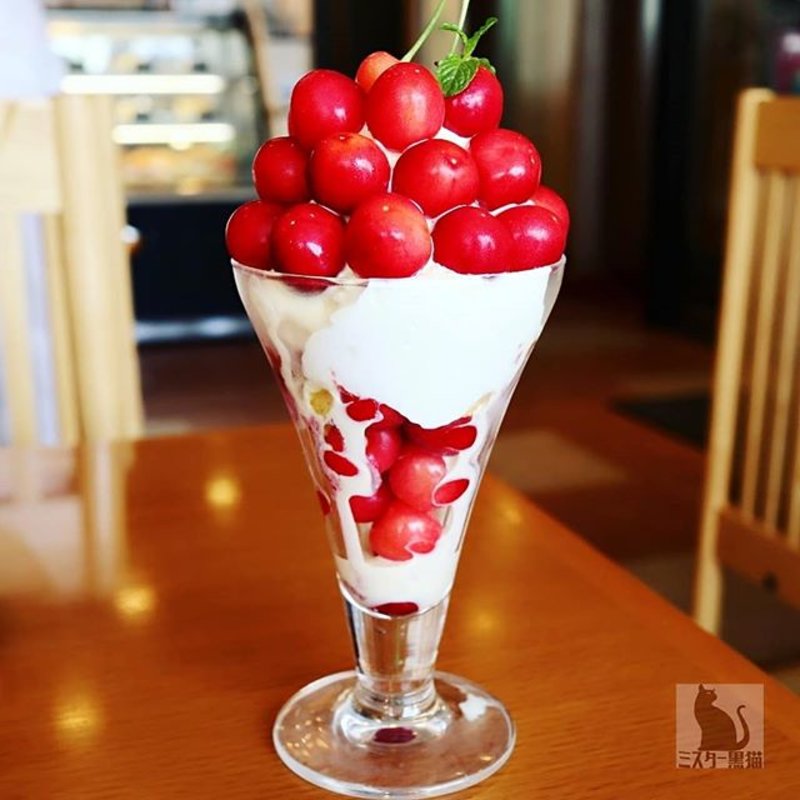 さくらんぼパフェ with ノンアルコールリキュール(むらはた )