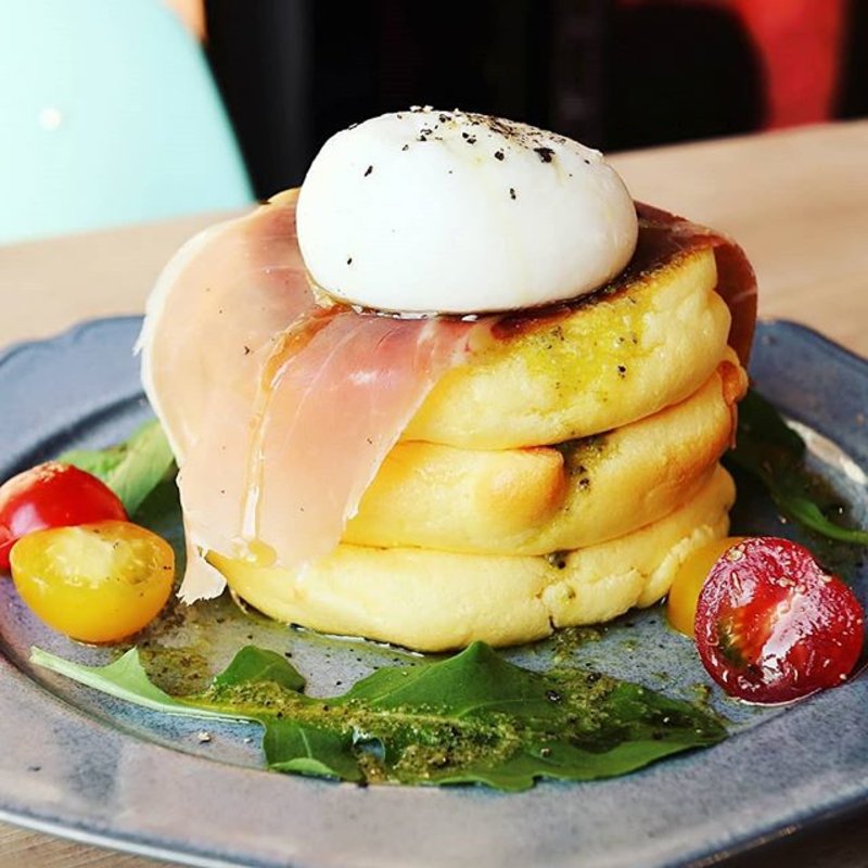 花畑牧場十勝産 ブラータとプロシュートのジェノベーゼ(3 STARS PANCAKE （スリースターズパンケーキ）)