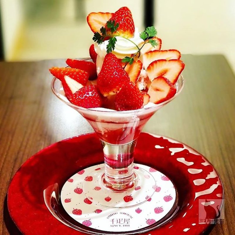 苺のパフェ(ラージサイズ)(京橋千疋屋 表参道原宿店)