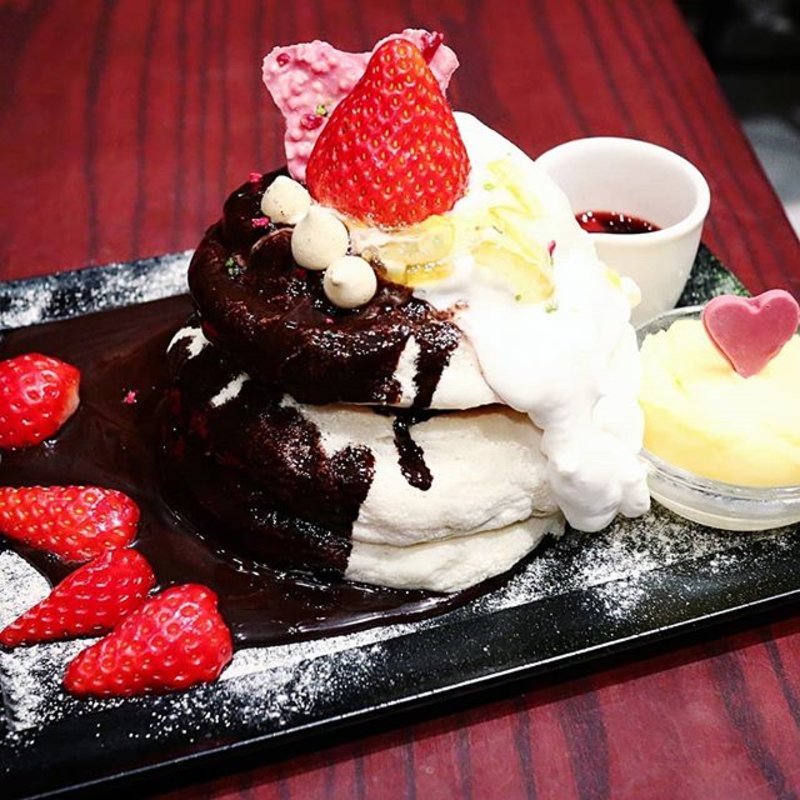 バルサミコマリネのいちごと柚子香るパンケーキ(リズラボキッチン銀座 （RizLaboKitchen）)