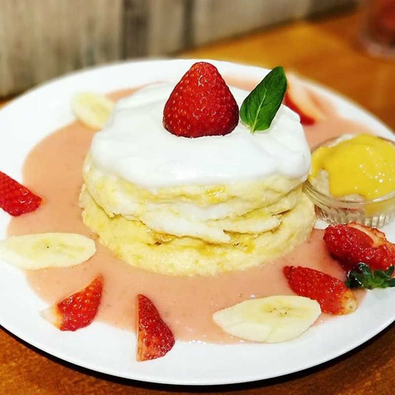 紅ほっぺ苺のエスプーマパンケーキ(Parlor Vinefru 銀座)